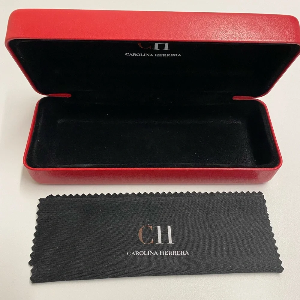 Carolina Herrera used includes refer